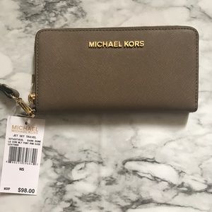 Michael Kors Tech Wallet